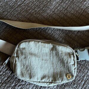 Lululemon Everywhere Belt Bag